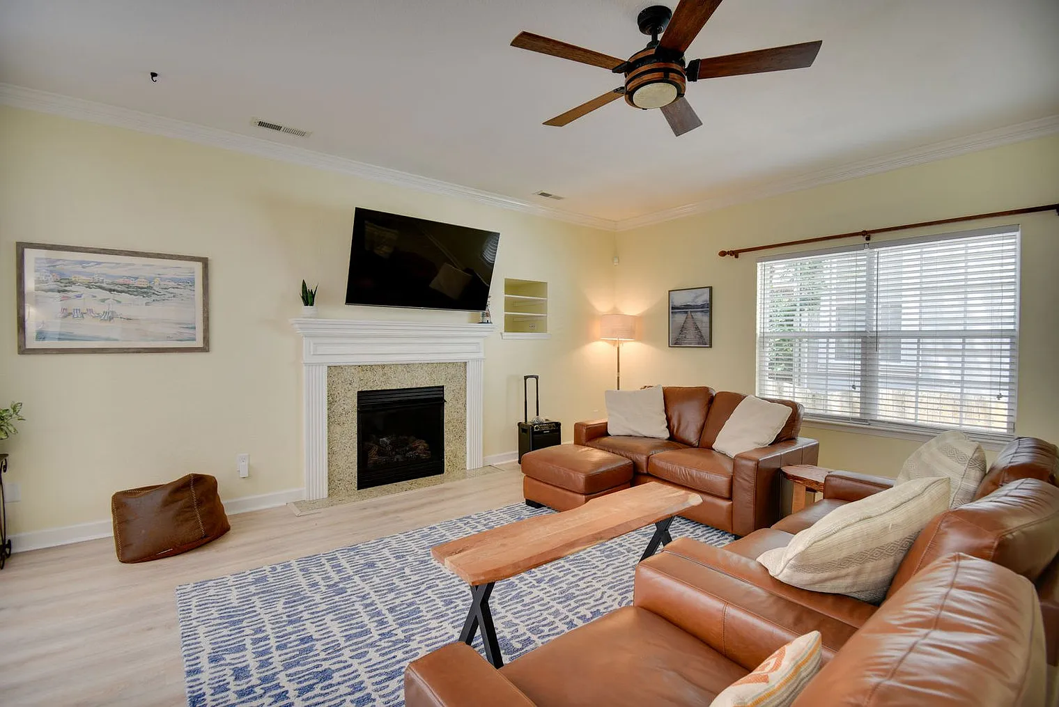 4 bed, 2.0 bath, 2497 sqft, $4,475 — Photo 3