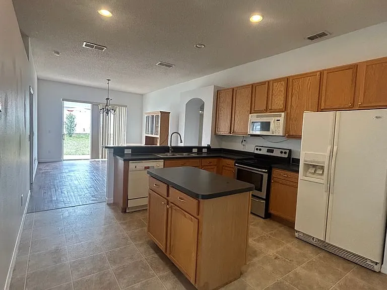 136 Grantham Dr — Photo 26