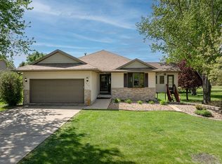 515 Clover Ridge Dr, Walford, IA 52351