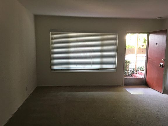 5th image of 1429 De La Vina St APT 6