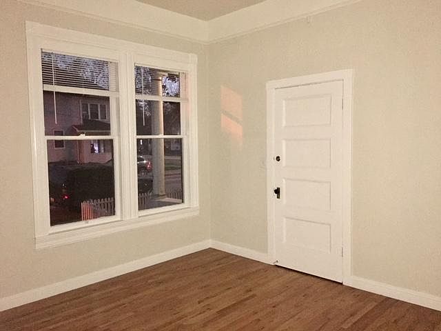 Living Room/Entry