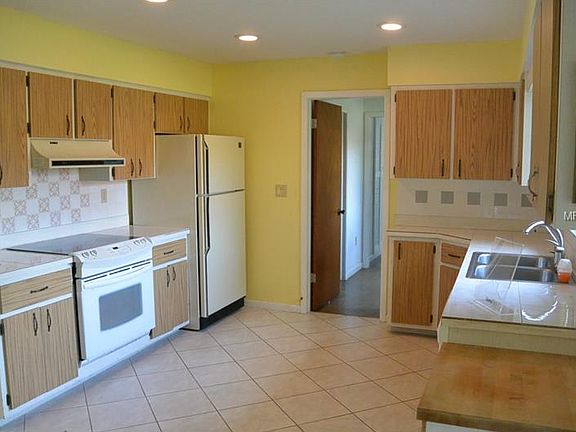 3rd image of 20435 Astoria Ave