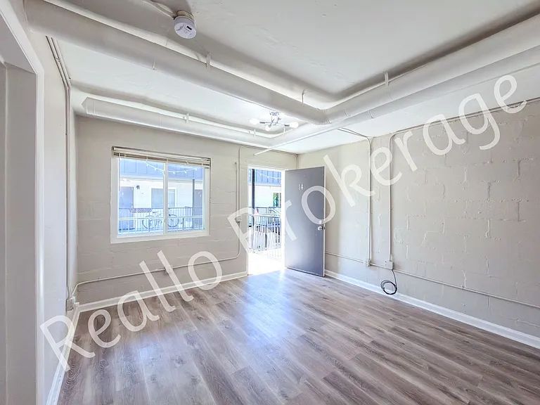 549-553 Highland Ave NE — Photo 12