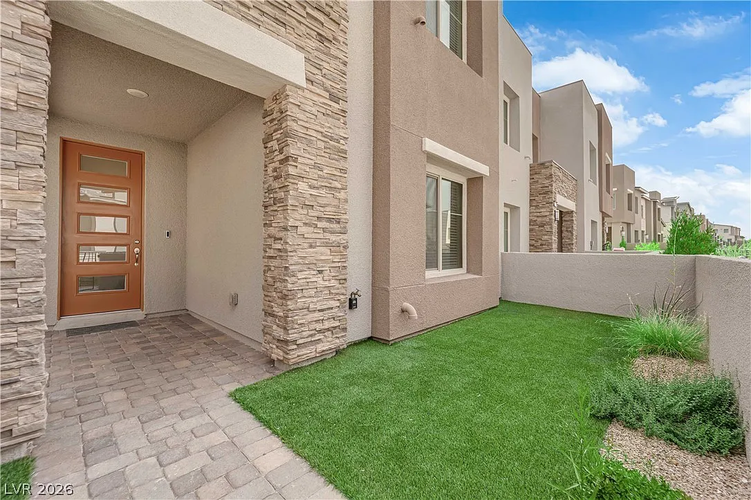 3 bed, 2.5 bath, 1833 sqft, $2,800 — Photo 4