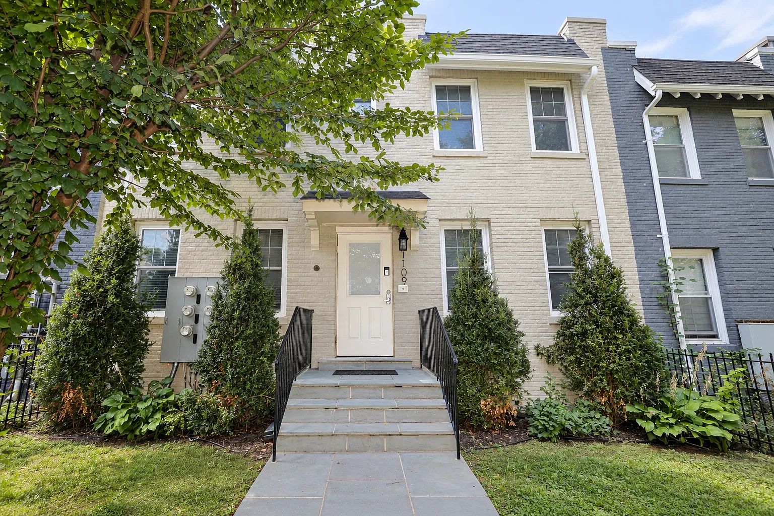 2 bed, 675 sqft, $2,000 — Photo 1