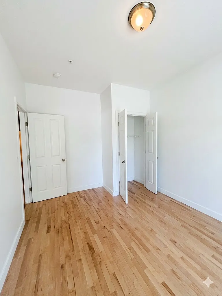 3 bed, $2,400 — Photo 4