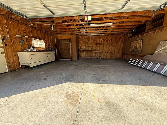 18th image of 1086 Chicago Rd