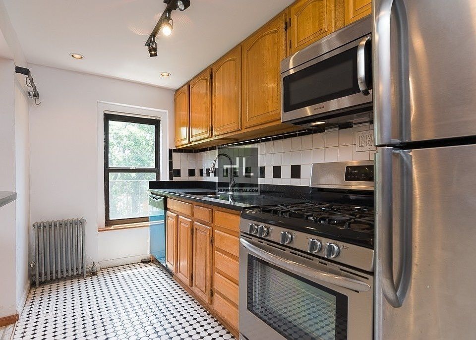1st image of 86 Waverly Ave #2
