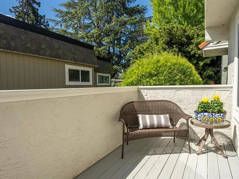 206 Michael Dr — Photo 3