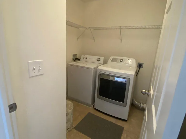 670 Grove Cir — Photo 5