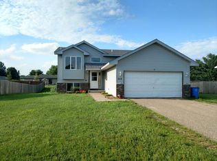 512 Birch St SW, Isanti, MN 55040