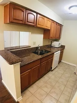 1 BR 1 BA condo with attached garage! Great location, very quiet — Photo 4