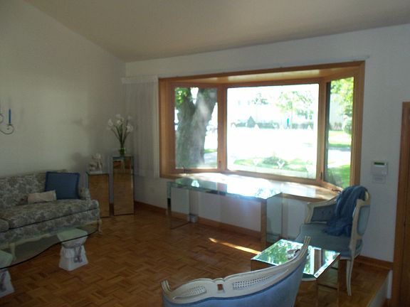 4th image of 1926 E Yuma Ln