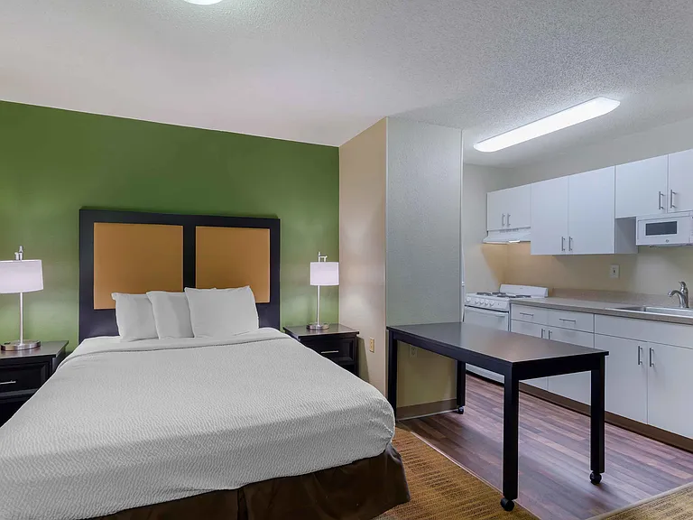 Studio Suite - 1 Queen Bed