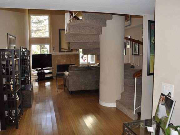 4th image of 605 Harwood Ln
