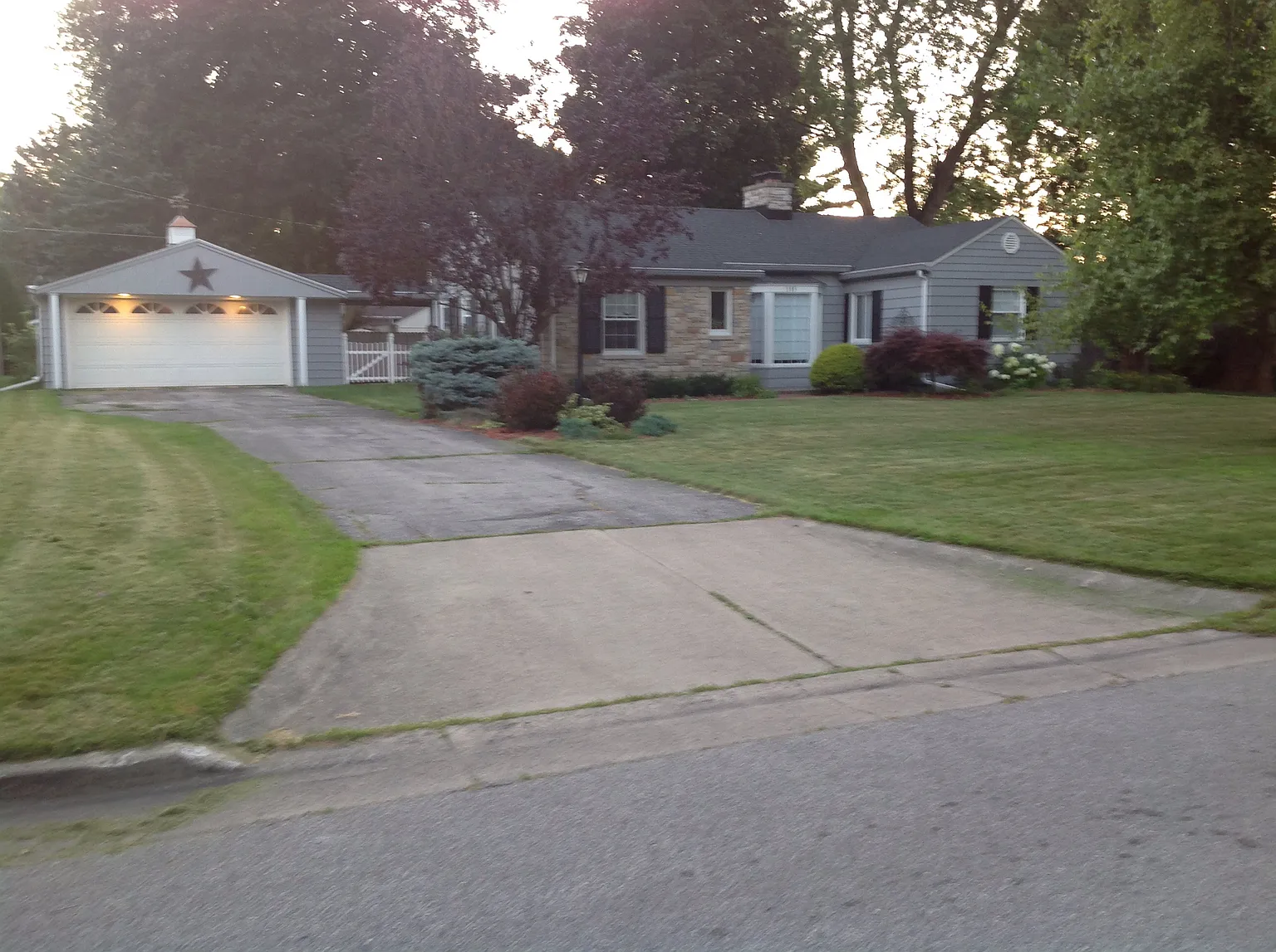 1185 Lathrup Ave photo 1