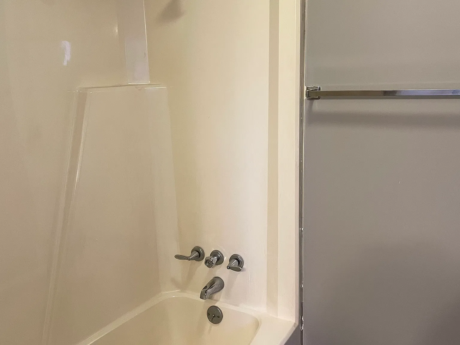2 bed, 1100 sqft, $800 — Photo 2