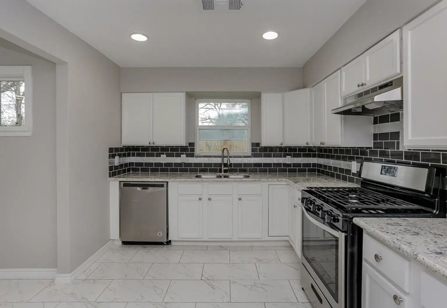 5635 Belarbor Street — Photo 4