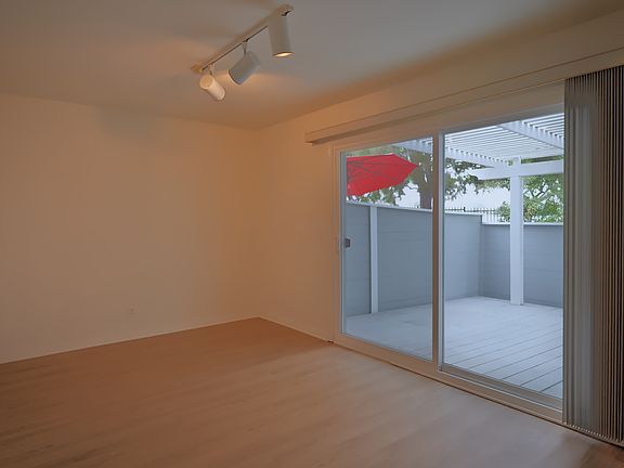 4th image of 6045 Loynes Dr