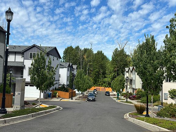 4th image of 300 S 48th Ct