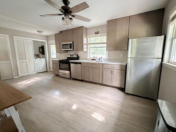 4th image of 44 Lourdes St