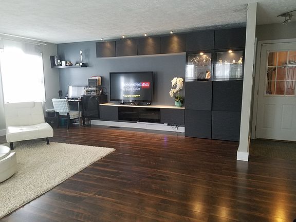 3rd image of 1123 Whitehall Dr
