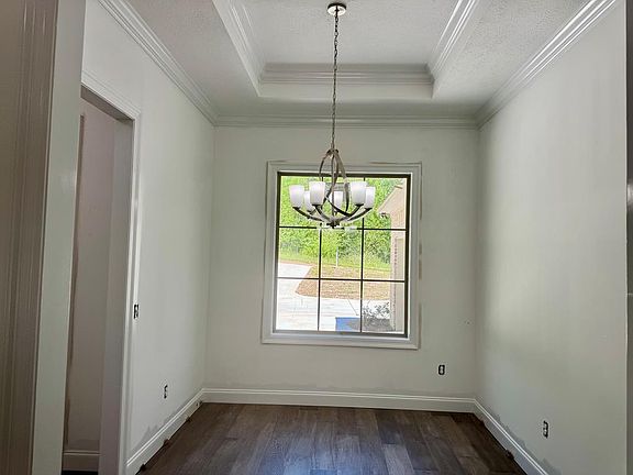 3rd image of 202 Falcon Ridge Rd