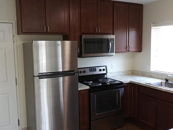 3rd image of 823 15th Ave SE APT 101