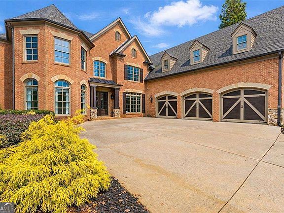 2nd image of 560 Arcaro Dr
