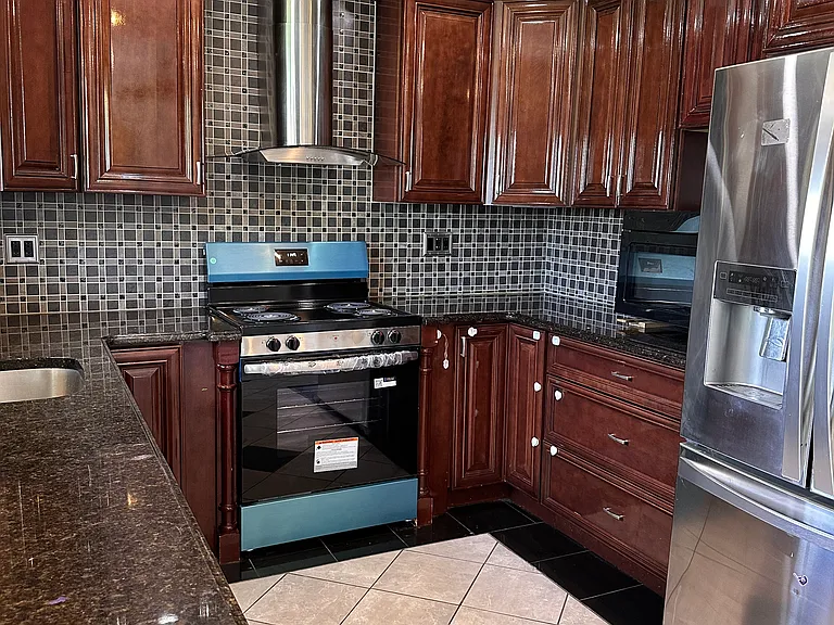 127 Hedge Rd — Photo 3