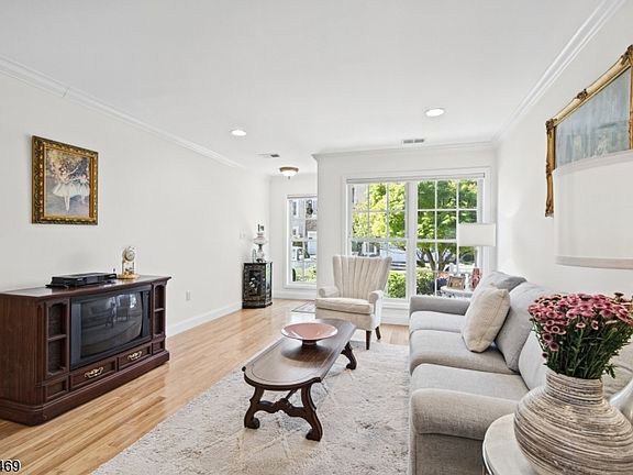 4th image of 45 Magnolia Way