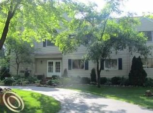 2356 Recreation Dr, West Bloomfield, MI