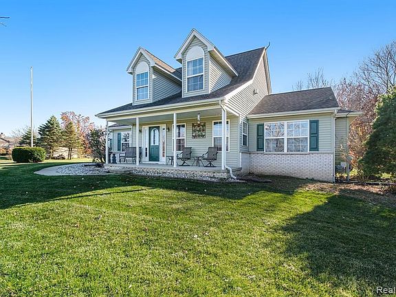 2nd image of 5059 Spruceview Ln S