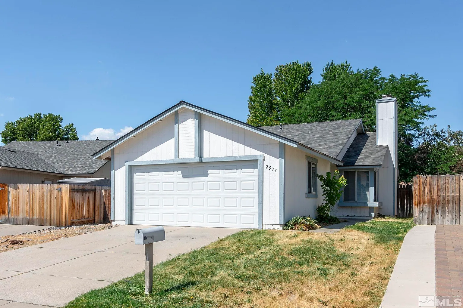 2537 Wabash Cir photo 1