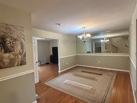 5th image of 12 Tiger Lilly Ct