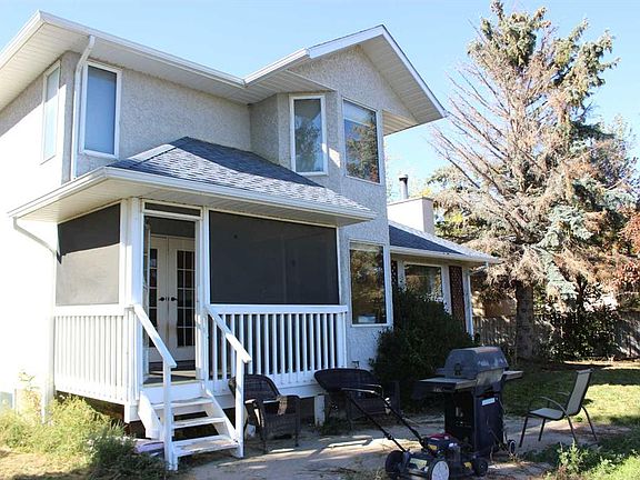 2nd image of 405 Maple Cres W