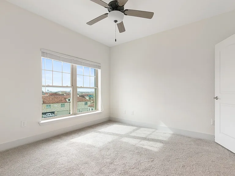 JPAGE-Multifamily-LighthousePointe-1413-2444