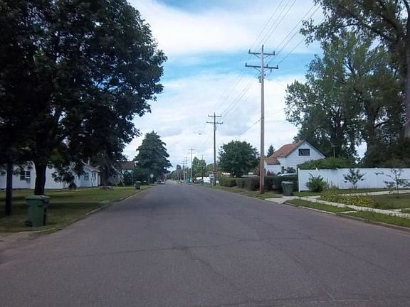 4th image of 625 2nd St SE