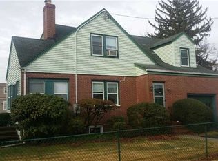 377 N 4th St, Lindenhurst, NY 11757