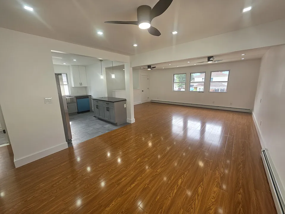 220th St