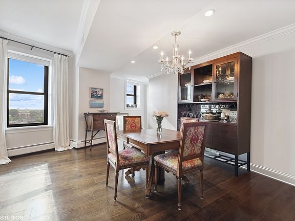 5th image of 2100 N Lincoln Park W APT 9FN