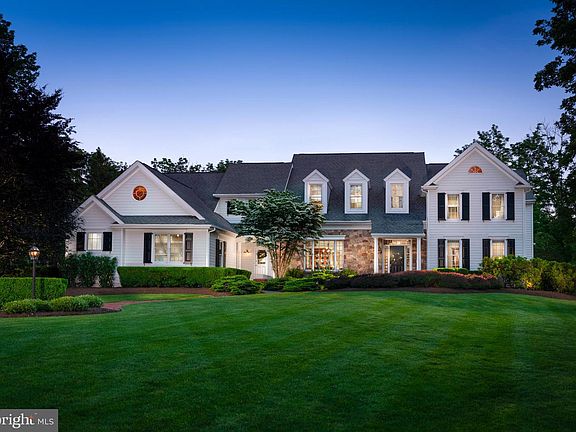 3rd image of 105 Muirfield Ct