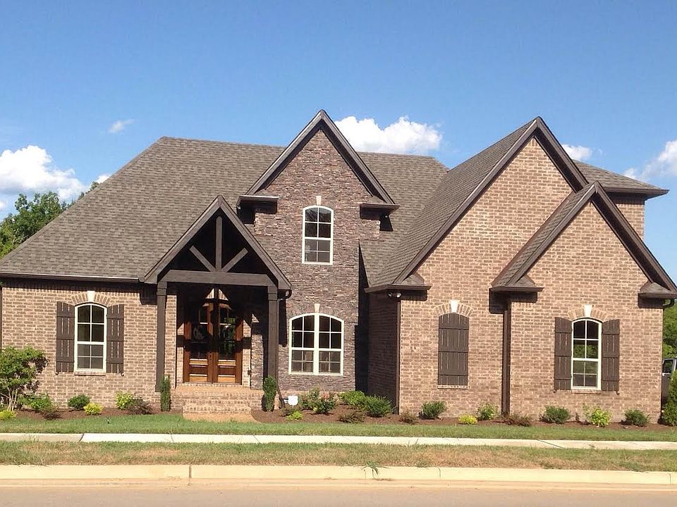 1st image of 212 Blackthorn Ln