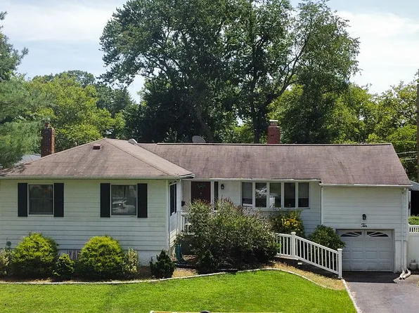 10 Maspeth Dr, Melville, NY 11747