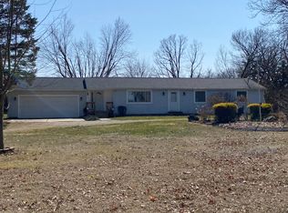 1027 W Goose Lake Rd, Jonesville, MI 49250