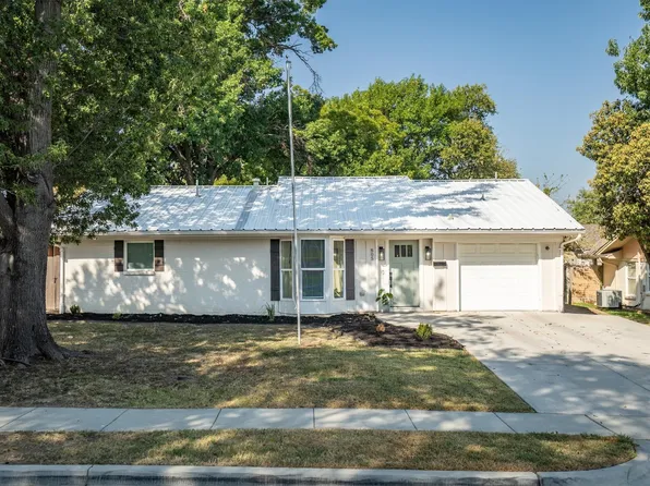 805 NW 14th St, Grand Prairie, TX 75050