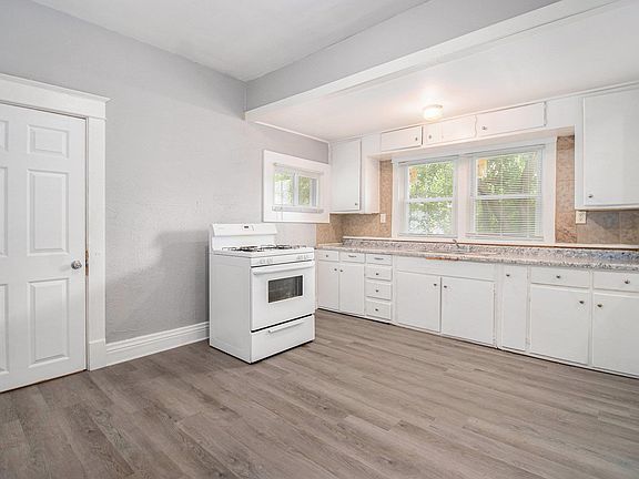 5th image of 1046 N Elmer St