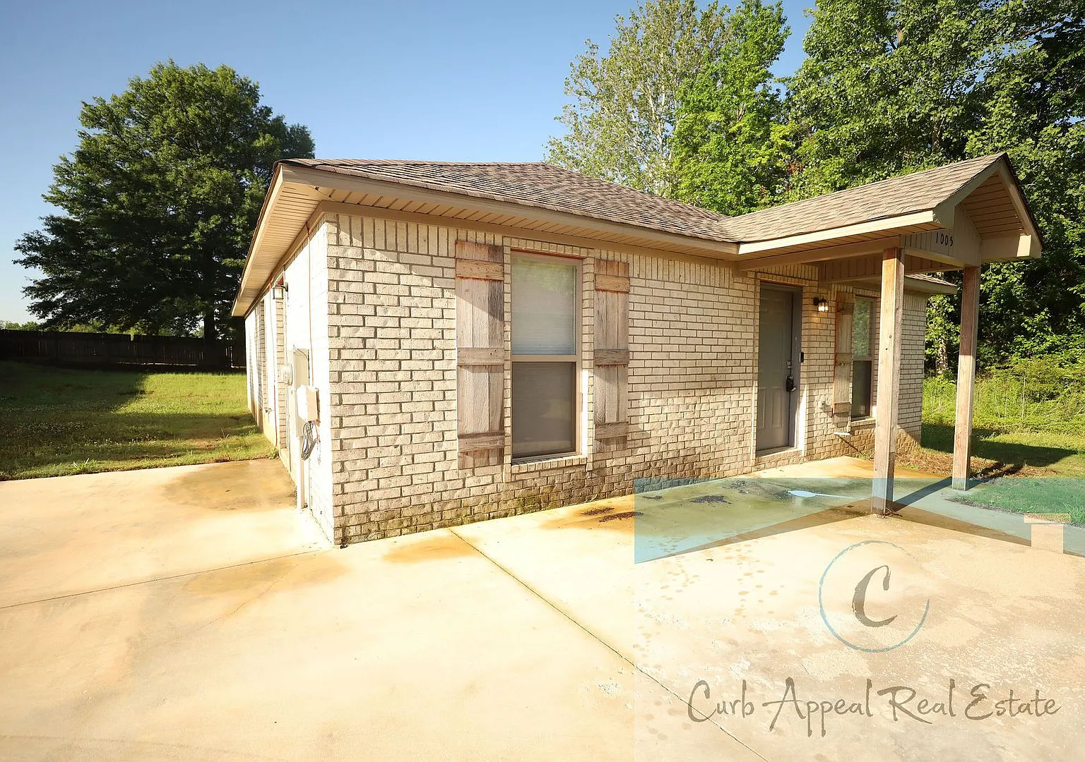 Beautiful 4 bed 2 bath home - HUD accepted!! — Photo 1