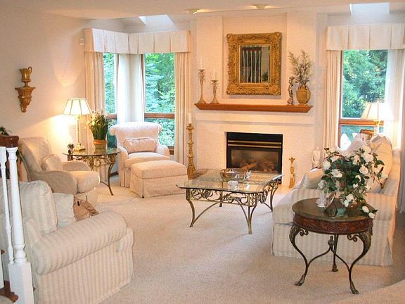3rd image of 365 Woodland Cir