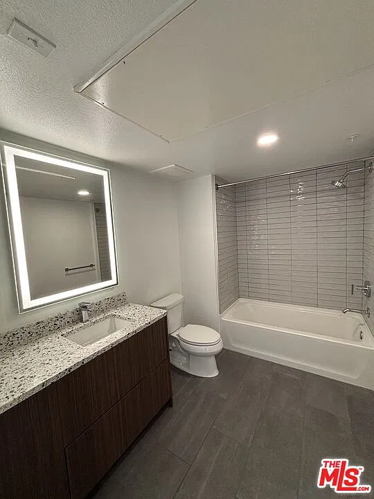1 bed, 1.0 bath, $2,050 — Photo 4